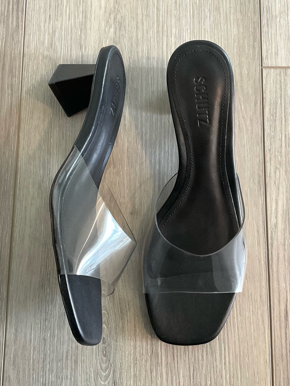 SCHUTZ Lizah Lo Vinyl Sandal in Black Size 9